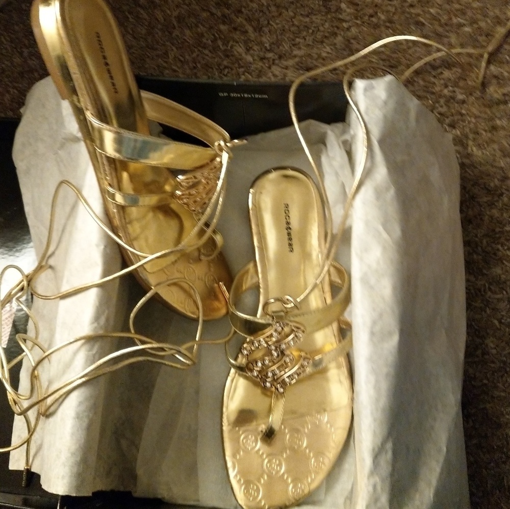 Gold thong Gladiator sandals
